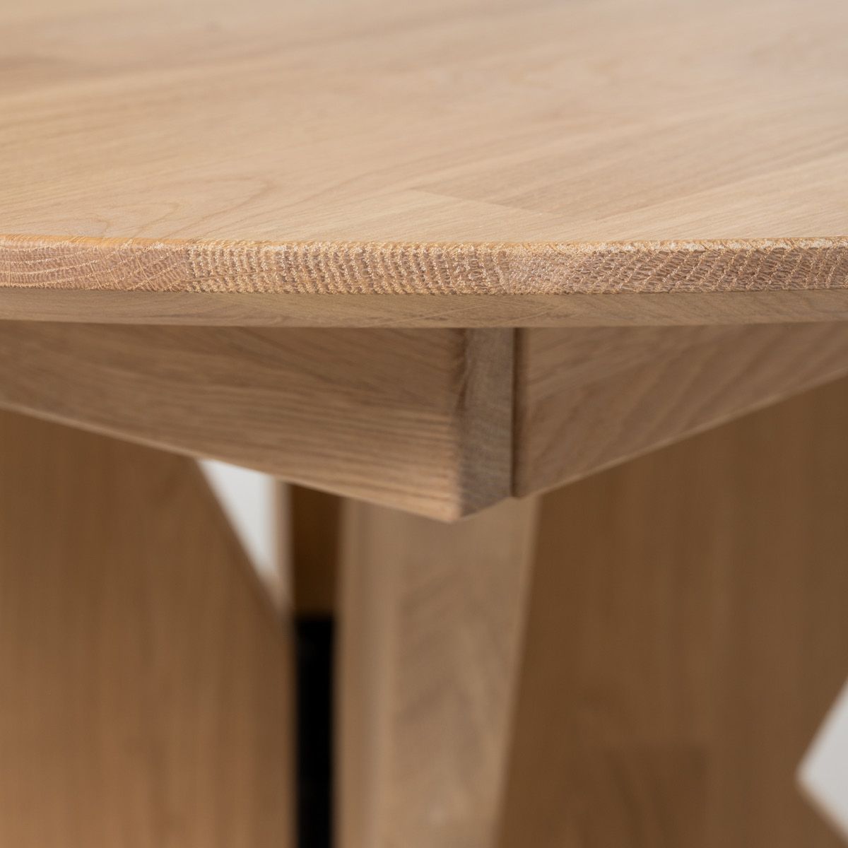 Aspen rundt spisebord ø140 (240) med 2 tilleggsplater hvitoljet heltre eik